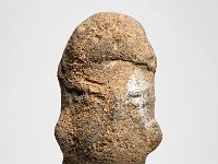 Ame Ker 39  Ame Ker 39, Mexiko, Zentrales Hochland, Präklassische Periode, ca. 600-200 v. Chr., Fragment einer Figur, Ton, H 4,8 cm, B 2,6 cm : Museumsfoto: Claus Cordes, Bestandskatalog Ethnologie